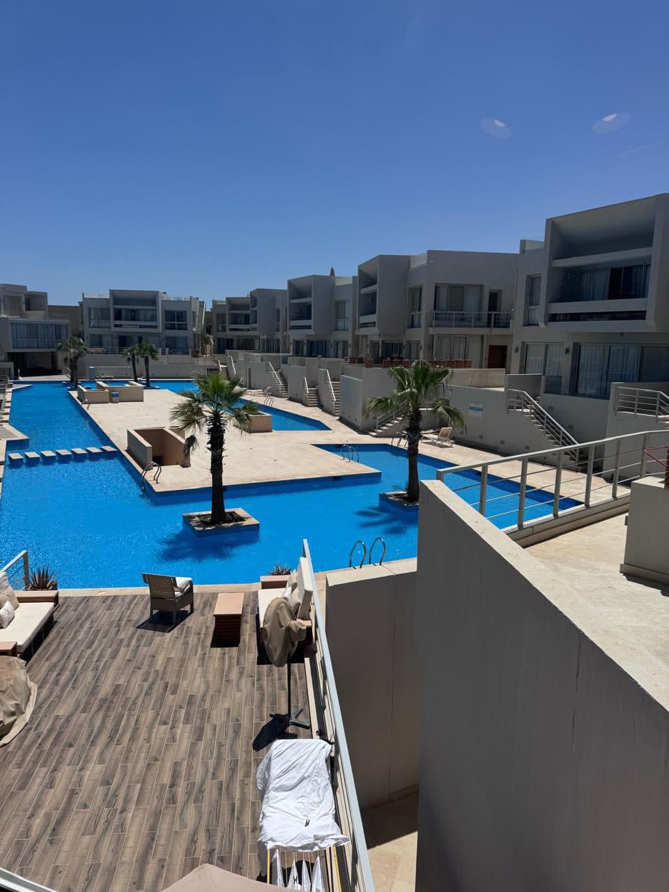 Sholan | Sunny 2BR with Pool View